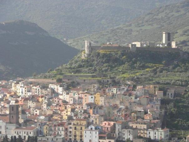 Corte Fiorita Albergo Diffuso Bosa Exteriör bild