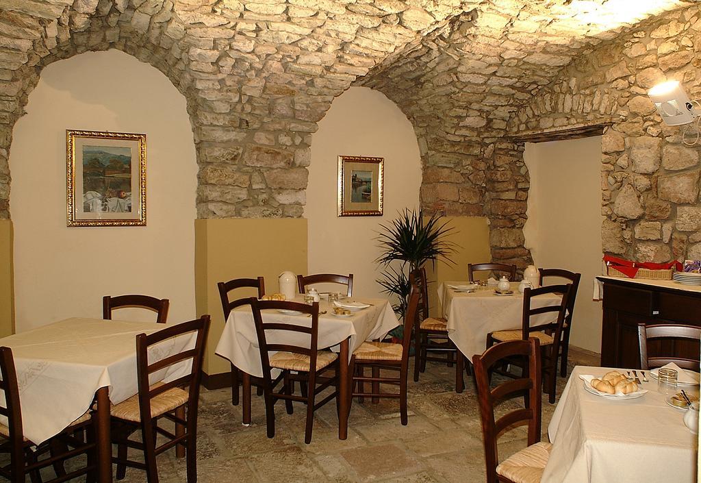 Corte Fiorita Albergo Diffuso Bosa Exteriör bild